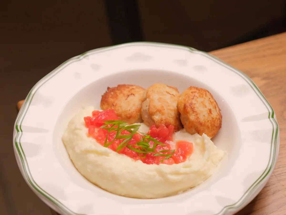 Куриные оладьи с картофельным пюре